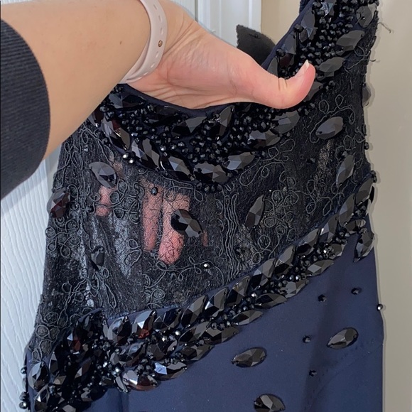 Beaded stretch/lace mermaid like styleevening gown - Picture 4 of 16